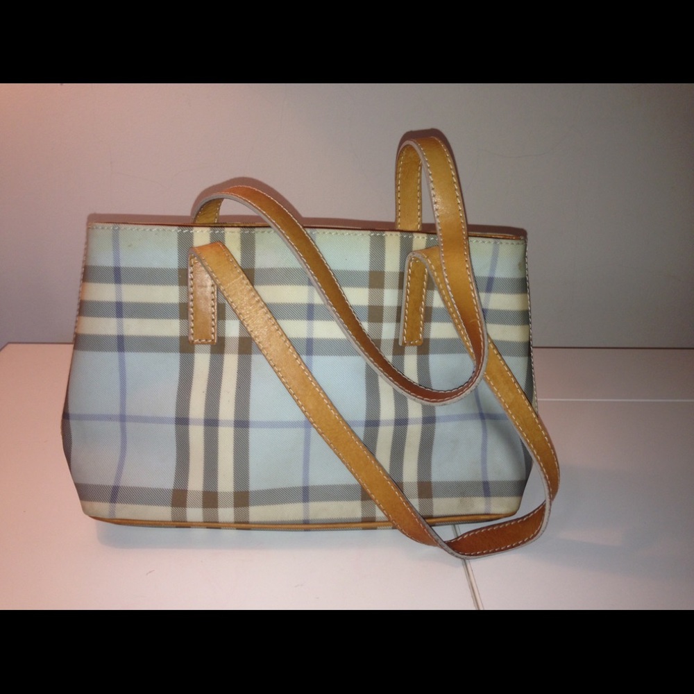 Small Burberry purse.